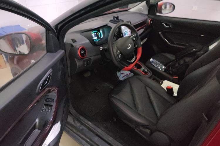 Used Chery New Energy Little Ant 2022 Revised Version Sweet Pink Edition Half-Sugar Version Lithium Iron Phosphate 30.7 kWh 30 kW 301 km Interior 3