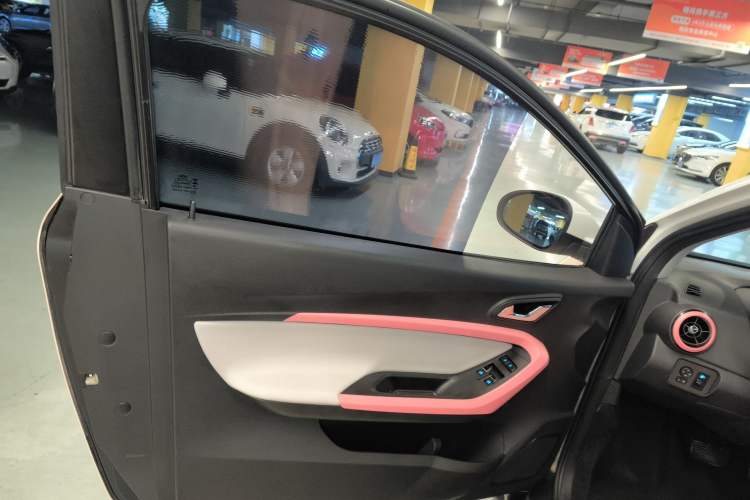 Used Chery New Energy Little Ant 2022 Revised Version Sweet Pink Edition Half-Sugar Version Lithium Iron Phosphate 30.7 kWh 30 kW 301 km Left Front Door Interior