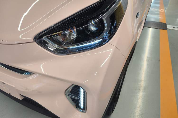 Used Chery New Energy Little Ant 2022 Revised Version Sweet Pink Edition Half-Sugar Version Lithium Iron Phosphate 30.7 kWh 30 kW 301 km Left Front Headlight