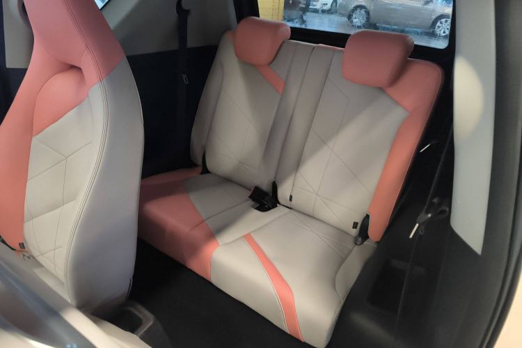 Used Chery New Energy Little Ant 2022 Revised Version Sweet Pink Edition Half-Sugar Version Lithium Iron Phosphate 30.7 kWh 30 kW 301 km Left Rear Seat
