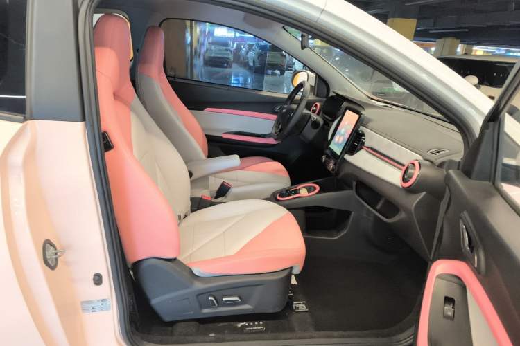Used Chery New Energy Little Ant 2022 Revised Version Sweet Pink Edition Half-Sugar Version Lithium Iron Phosphate 30.7 kWh 30 kW 301 km Right Front Seat