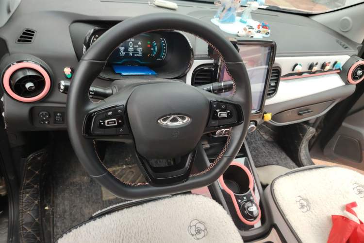 Used Chery New Energy Little Ant 2022 Sweet Pink Edition Half-Sugar Version 3-Cell Lithium 30kW 301km Steering Wheel