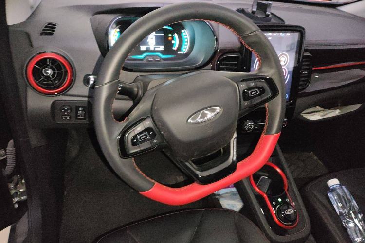 Used Chery New Energy Little Ant 2022 Revised Version Sweet Pink Edition Half-Sugar Version Lithium Iron Phosphate 30.7 kWh 30 kW 301 km Steering Wheel