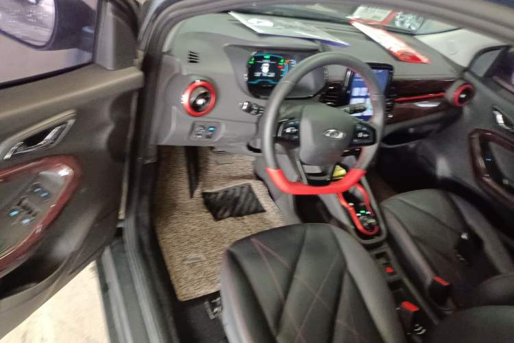 Used Chery New Energy Little Ant 2022 Sweet Pink Edition Half-Sugar Version Lithium Iron Phosphate 29.2 kWh 30 kW 301 km Interior 3