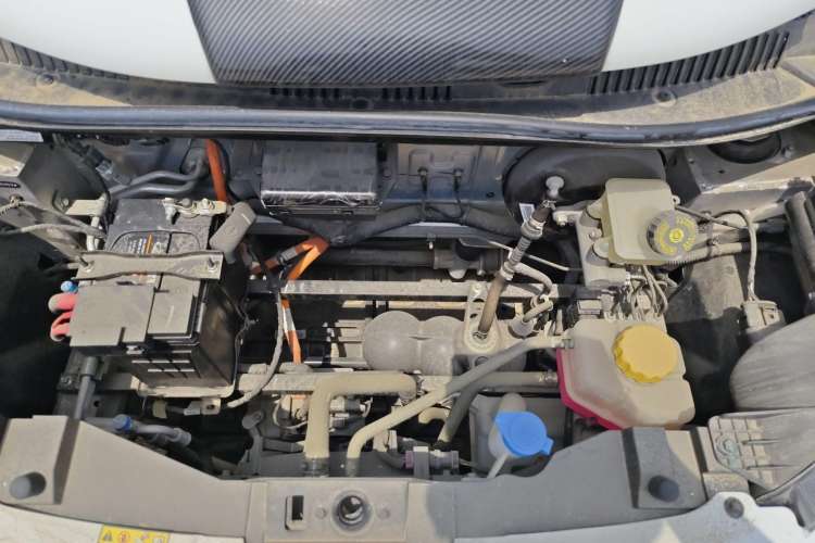 Used Chery New Energy Little Ant 2022 Sweet Pink Edition Full-Sugar Version 3-Cell Lithium 30kW 301km Engine Bay
