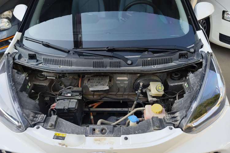 Used Chery New Energy Little Ant 2022 Revised Version Sweet Pink Edition Half-Sugar Version Lithium Iron Phosphate 30.7 kWh 30 kW 301 km Engine Bay