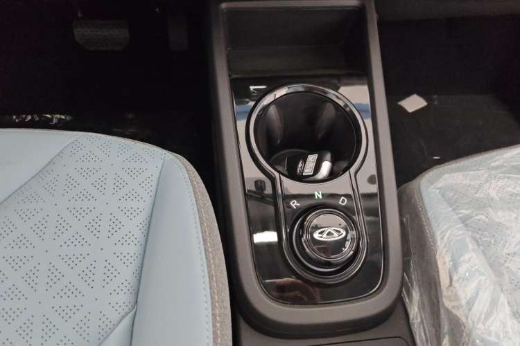 Used Chery New Energy Little Ant 2022 Restyled Version Sweet Pink Edition Half-Sugar Version 28.8 kWh 30 kW 301 km Gear Lever
