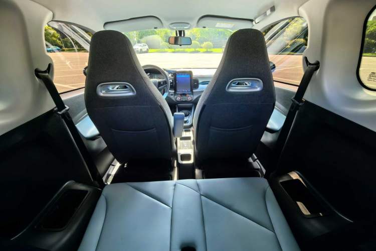 Used Chery New Energy Little Ant 2022 Revised Version Sweet Pink Edition Half-Sugar Version Lithium Iron Phosphate 30.7 kWh 30 kW 301 km Interior 1