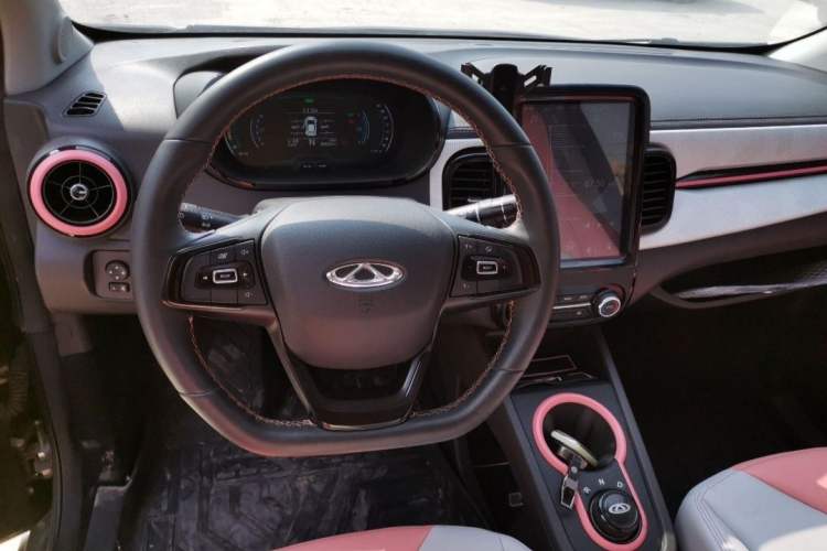Used Chery New Energy Little Ant 2022 Restyled Version Sweet Pink Edition Half-Sugar Version 28.8 kWh 30 kW 301 km Interior 2