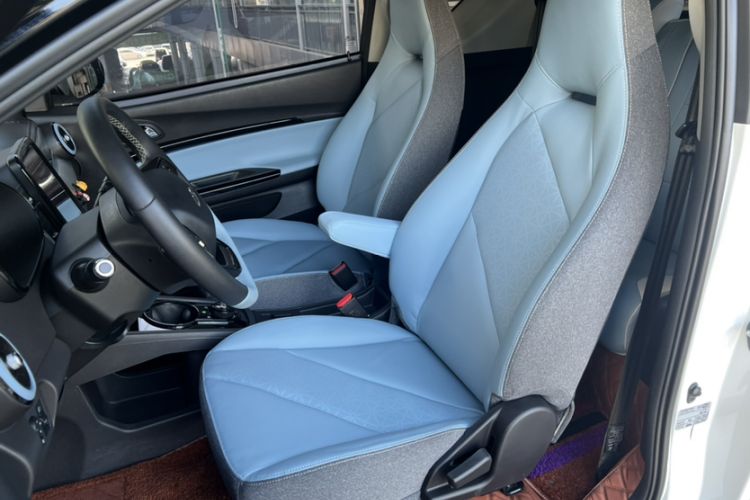 Used Chery New Energy Little Ant 2022 Revised Version Sweet Pink Edition Half-Sugar Version Lithium Iron Phosphate 30.7 kWh 30 kW 301 km Interior 2