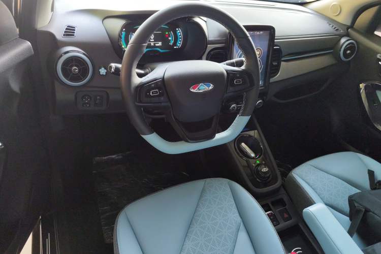 Used Chery New Energy Little Ant 2022 Revised Version Sweet Pink Edition Half-Sugar Version Lithium Iron Phosphate 30.7 kWh 30 kW 301 km Interior 2
