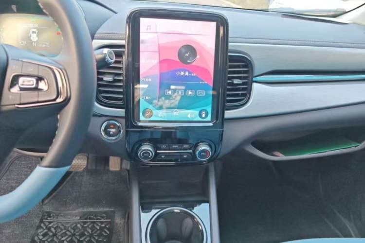 Used Chery New Energy Little Ant 2022 Sweet Pink Edition Half-Sugar Version Lithium Iron Phosphate 29.2 kWh 30 kW 301 km Interior 2