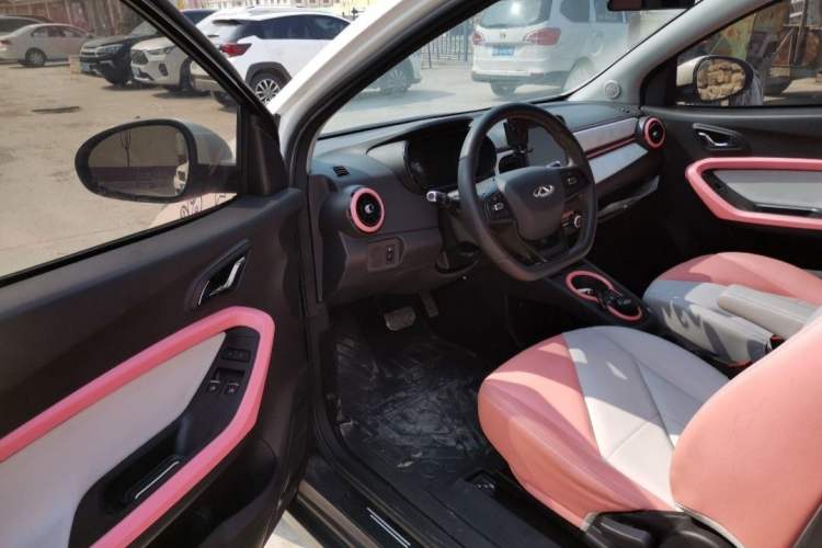 Used Chery New Energy Little Ant 2022 Restyled Version Sweet Pink Edition Half-Sugar Version 28.8 kWh 30 kW 301 km Interior 3