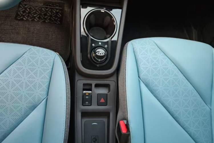 Used Chery New Energy Little Ant 2022 Sweet Pink Edition Half-Sugar Version Lithium Iron Phosphate 29.2 kWh 30 kW 301 km Interior 3