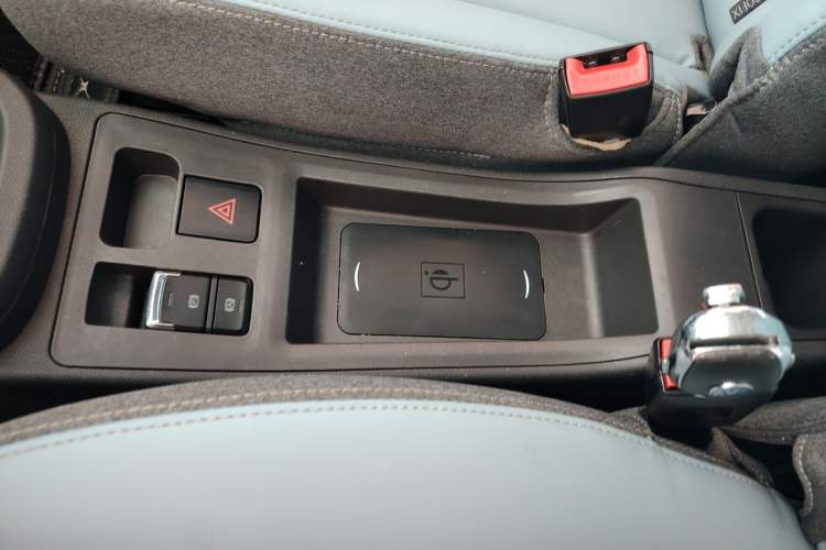 Used Chery New Energy Little Ant 2022 Sweet Pink Edition Half-Sugar Version 3-Cell Lithium 30kW 301km Interior 4