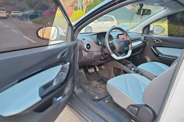 Used Chery New Energy Little Ant 2022 Sweet Pink Edition Half-Sugar Version Lithium Iron Phosphate 29.2 kWh 30 kW 301 km Interior 4