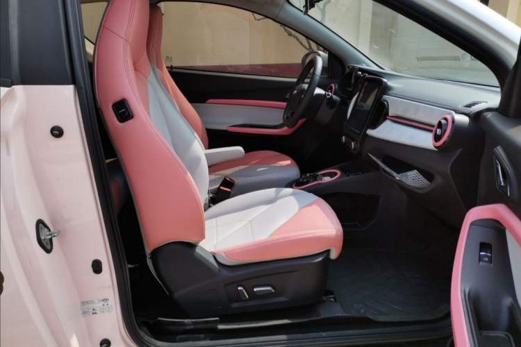 Used Chery New Energy Little Ant 2022 Restyled Version Sweet Pink Edition Half-Sugar Version 28.8 kWh 30 kW 301 km Interior 5