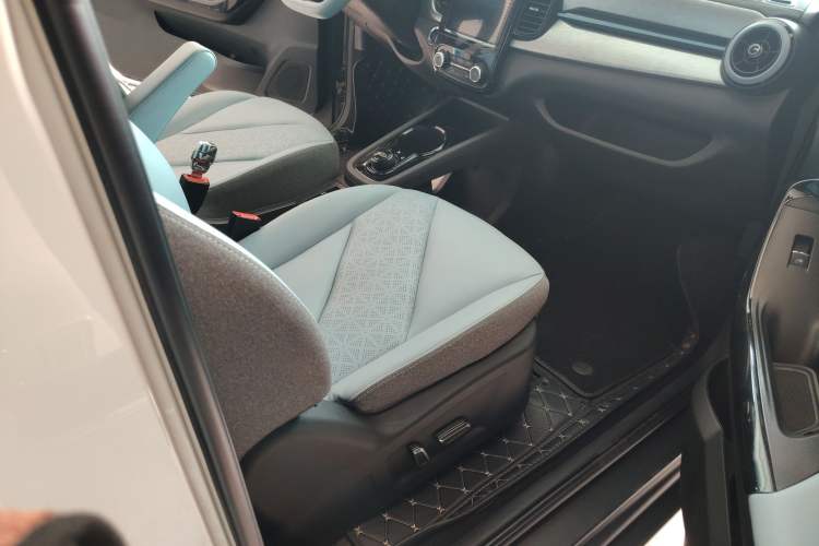 Used Chery New Energy Little Ant 2022 Sweet Pink Edition Half-Sugar Version 3-Cell Lithium 30kW 301km Interior 6