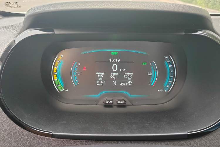 Used Chery New Energy Little Ant 2022 Revised Version Sweet Pink Edition Half-Sugar Version Lithium Iron Phosphate 30.7 kWh 30 kW 301 km Odometer Close Up