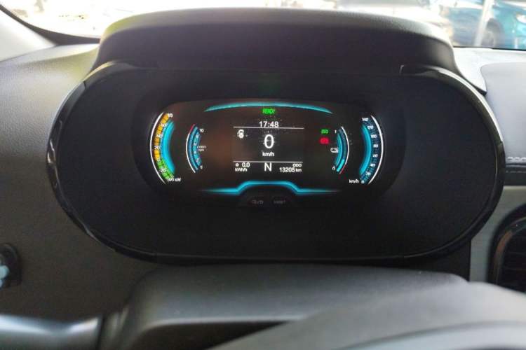 Used Chery New Energy Little Ant 2022 Revised Version Sweet Pink Edition Half-Sugar Version Lithium Iron Phosphate 30.7 kWh 30 kW 301 km Odometer Close Up