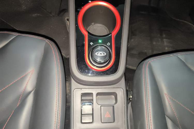 Used Chery New Energy Little Ant 2022 Revised Version Sweet Pink Edition Half-Sugar Version Lithium Iron Phosphate 30.7 kWh 30 kW 301 km Gear Lever