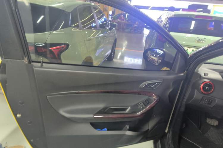 Used Chery New Energy Little Ant 2022 Revised Version Sweet Pink Edition Half-Sugar Version Lithium Iron Phosphate 30.7 kWh 30 kW 301 km Interior 7