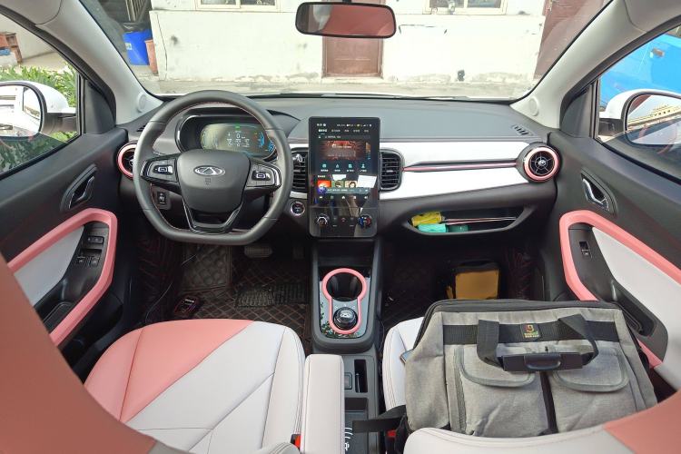 Used Chery New Energy Little Ant 2024 Revised Version Youth Edition 251 km True Love Edition 25.05 kWh Center Console