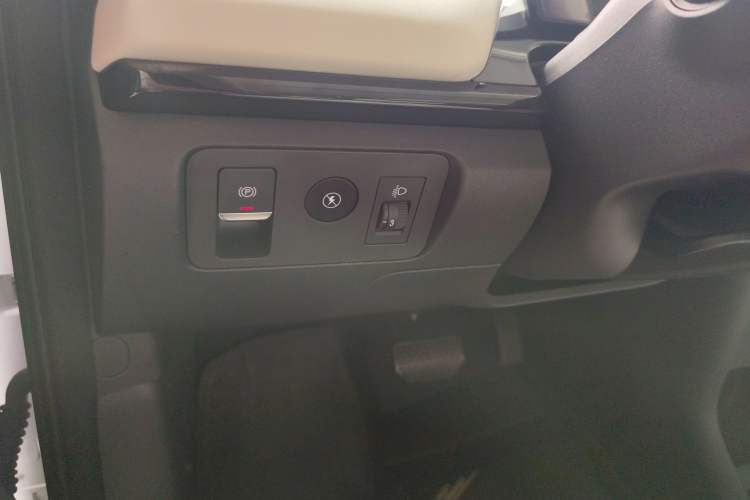 Used Chery New Energy Little Ant 2024 Revised Edition Youth Version 321 km Beloved Pro Version 29.23 kWh Interior 1