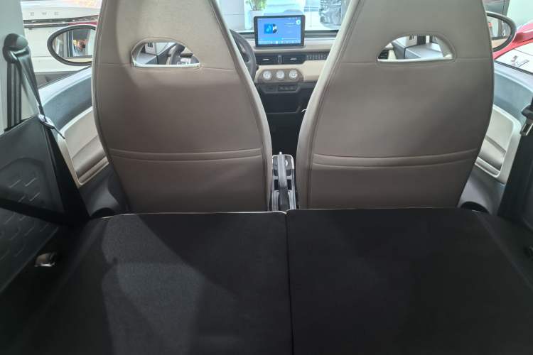 Used Chery New Energy QQ Ice Cream 2024 205km Sundae Interior 3