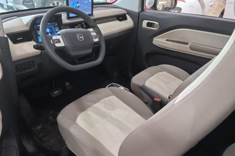 Used Chery New Energy QQ Ice Cream 2024 205km Sundae Interior 4