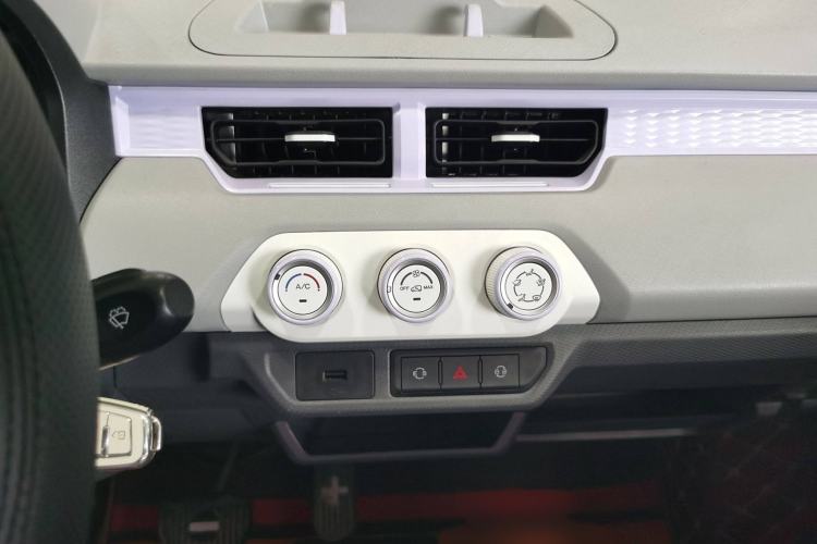 Used Chery New Energy QQ Ice Cream 2022 170km Sundae Phosphate Lithium-Ion Audio And AC Panel