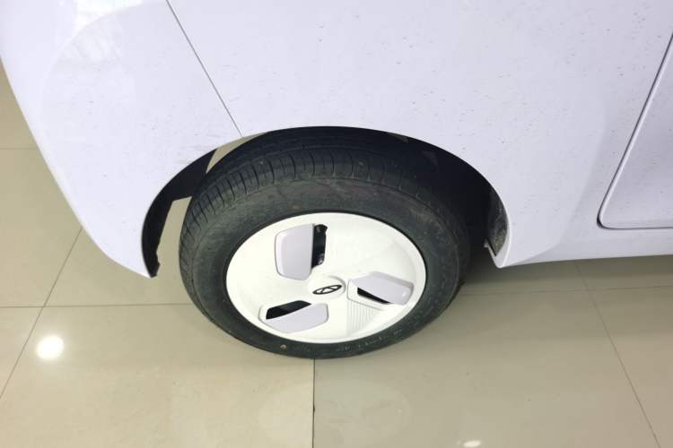 Used Chery New Energy QQ Ice Cream 2022 170km Sundae Phosphate Lithium-Ion Exterior 2