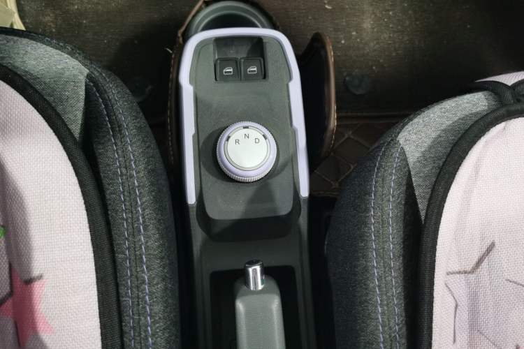 Used Chery New Energy QQ Ice Cream 2022 170km Sundae Phosphate Lithium-Ion Gear Lever