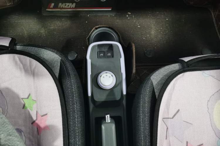 Used Chery New Energy QQ Ice Cream 2022 170km Sundae Phosphate Lithium-Ion Interior 3