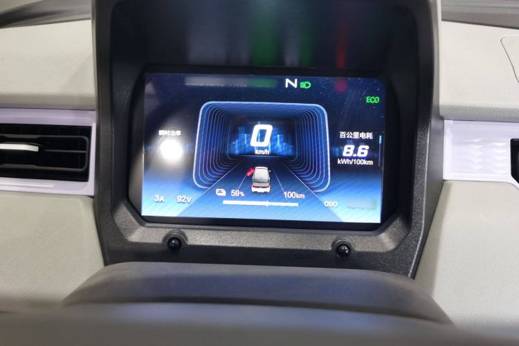 Used Chery New Energy QQ Ice Cream 2022 170km Sundae Phosphate Lithium-Ion Interior 4