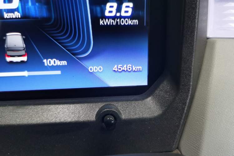 Used Chery New Energy QQ Ice Cream 2022 170km Sundae Phosphate Lithium-Ion Odometer Close Up