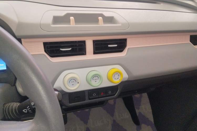 Used Chery New Energy QQ Ice Cream 2022 170km Sundae Phosphate Lithium-Ion Audio And AC Panel