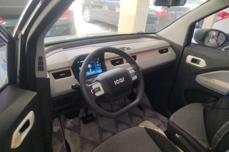 Used Chery New Energy QQ Ice Cream 2022 170km Sundae Phosphate Lithium-Ion Center Console