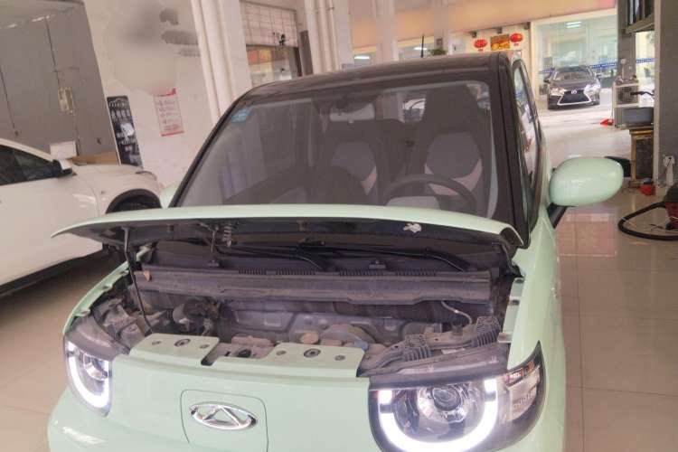 Used Chery New Energy QQ Ice Cream 2022 170km Sundae Phosphate Lithium-Ion Engine Bay