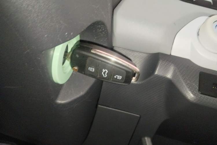 Used Chery New Energy QQ Ice Cream 2022 170km Sundae Phosphate Lithium-Ion Vehicle Key