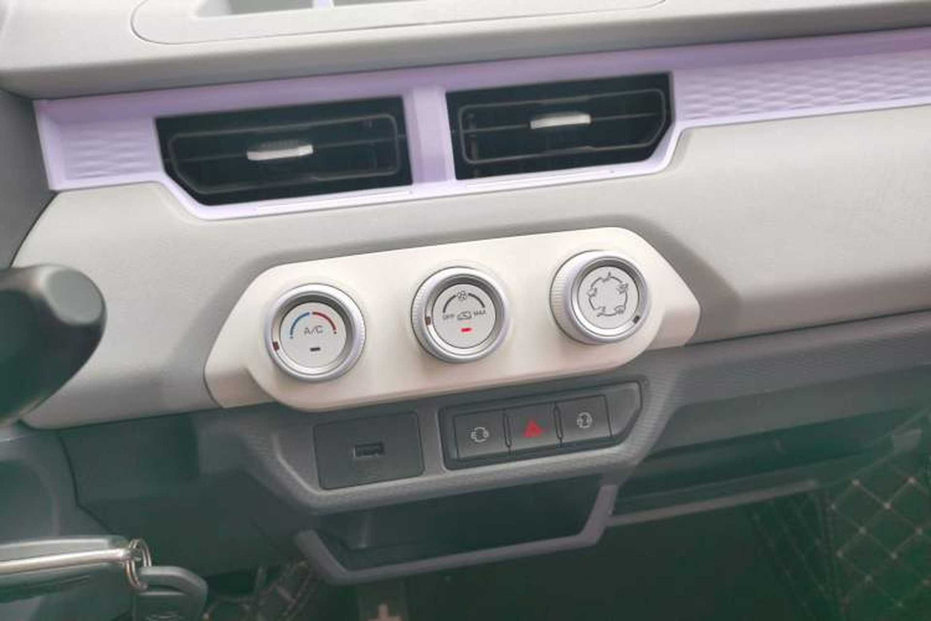Used Chery New Energy QQ Ice Cream 2022 170km Sundae Phosphate Lithium-Ion Audio And AC Panel