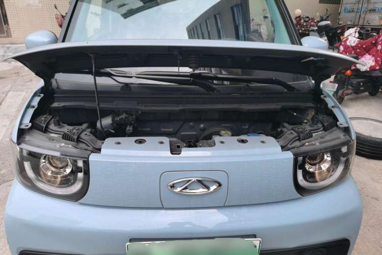Used Chery New Energy QQ Ice Cream 2022 170km Sundae Phosphate Lithium-Ion Engine Bay