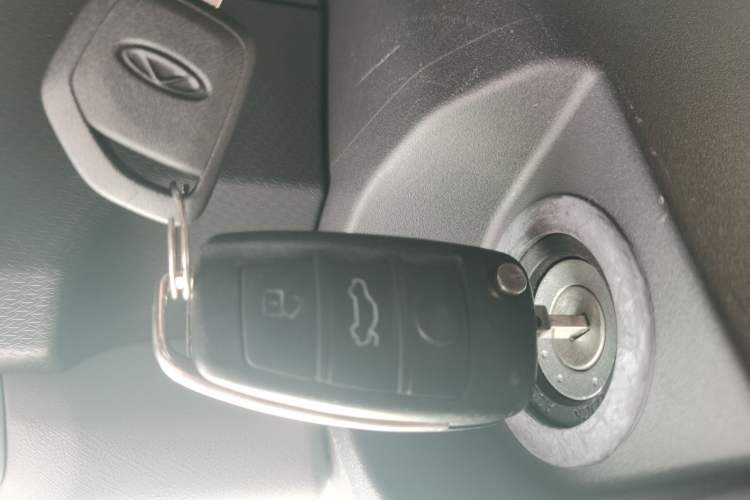 Used Chery New Energy QQ Ice Cream 2022 170km Sundae Phosphate Lithium-Ion Interior 1