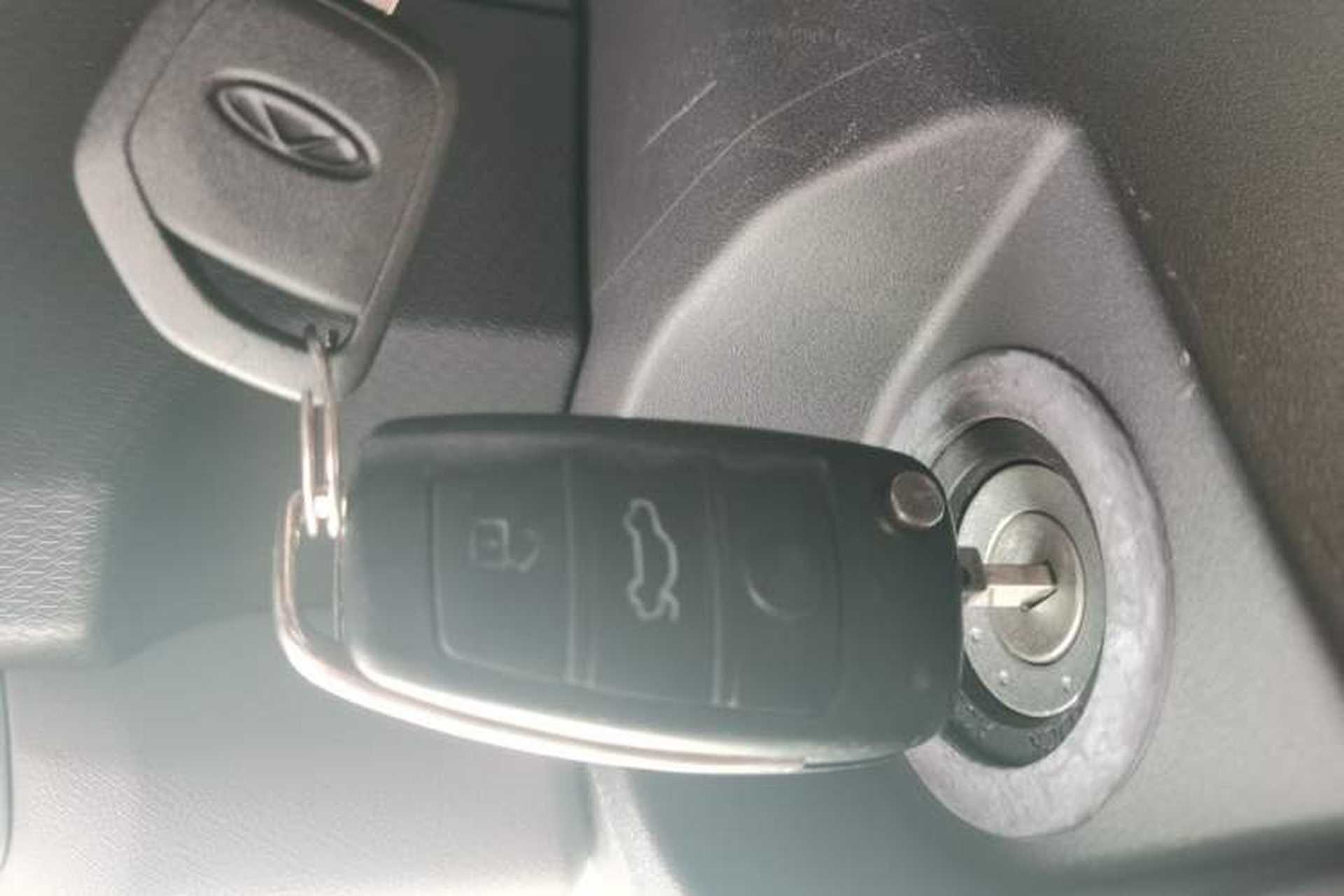 Used Chery New Energy QQ Ice Cream 2022 170km Sundae Phosphate Lithium-Ion Interior 1