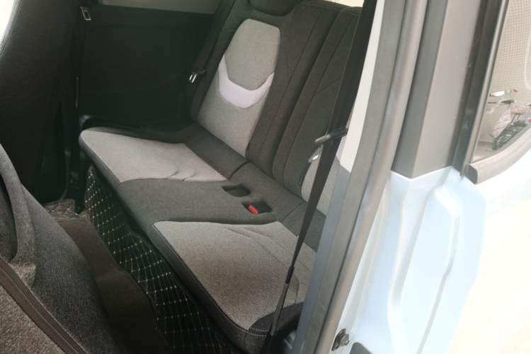 Used Chery New Energy QQ Ice Cream 2022 170km Sundae Phosphate Lithium-Ion Interior 4