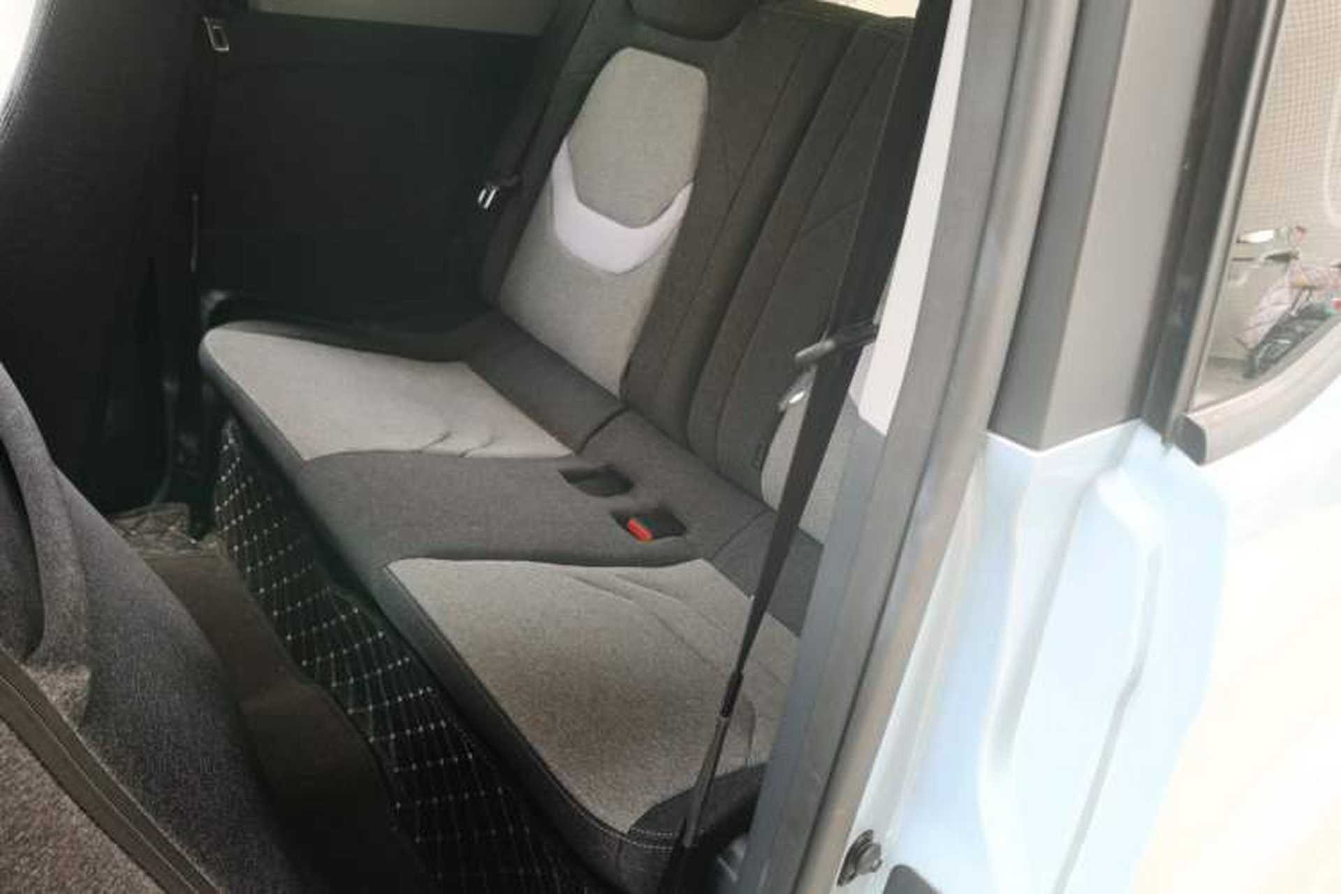 Used Chery New Energy QQ Ice Cream 2022 170km Sundae Phosphate Lithium-Ion Interior 4