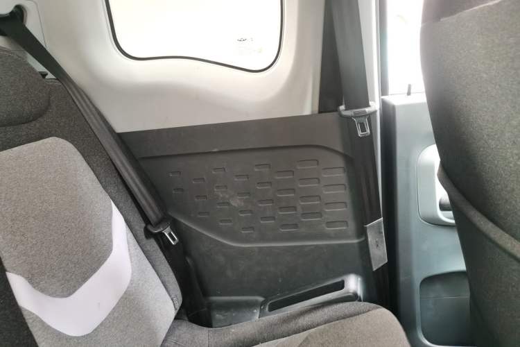 Used Chery New Energy QQ Ice Cream 2022 170km Sundae Phosphate Lithium-Ion Interior 6