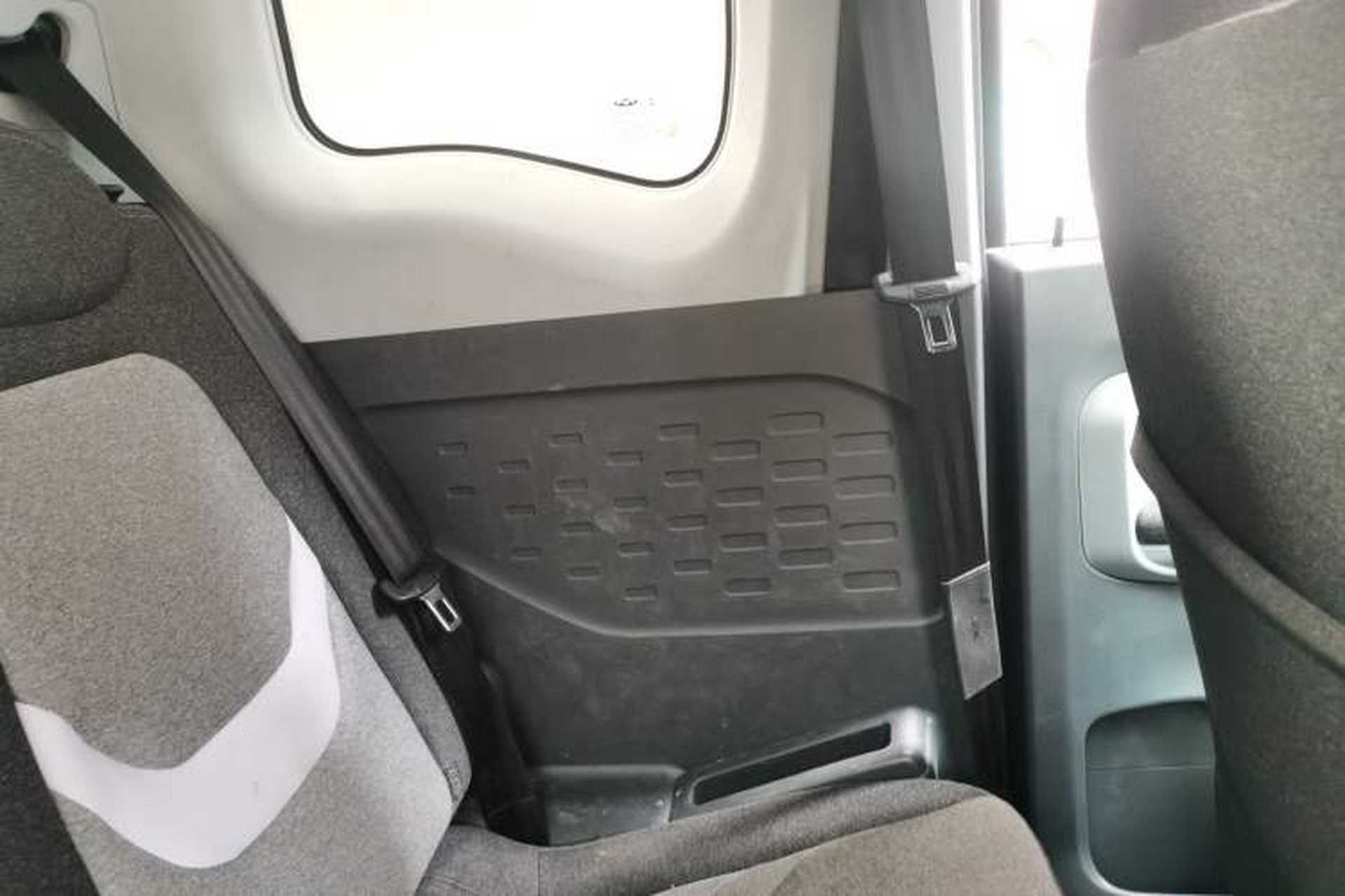 Used Chery New Energy QQ Ice Cream 2022 170km Sundae Phosphate Lithium-Ion Interior 6