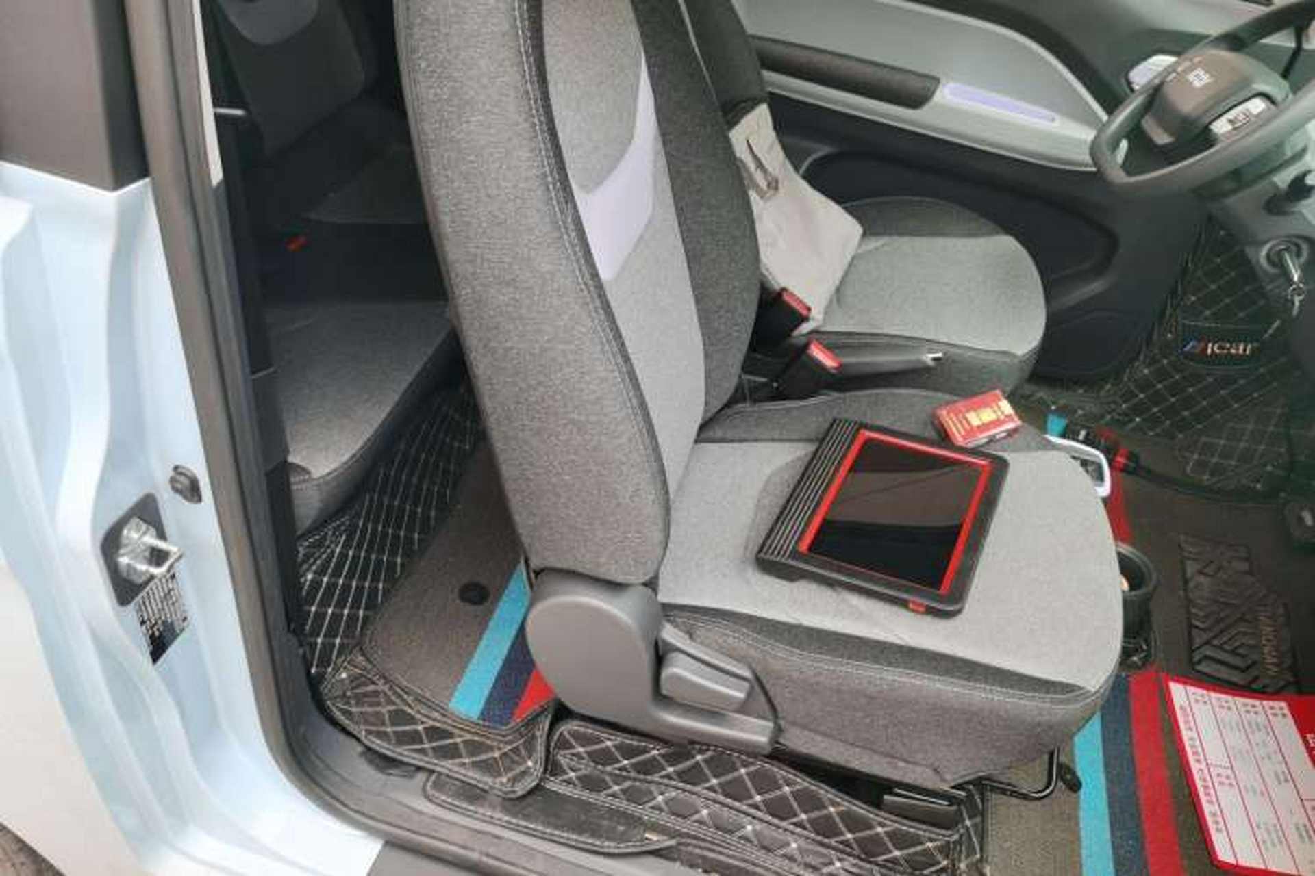 Used Chery New Energy QQ Ice Cream 2022 170km Sundae Phosphate Lithium-Ion Right Front Seat