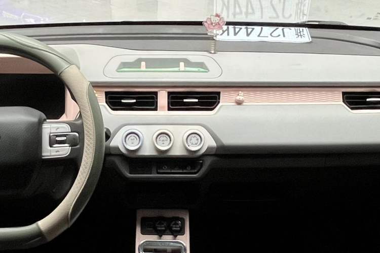 Used Chery New Energy QQ Ice Cream 2022 170km Sundae Phosphate Lithium-Ion Audio And AC Panel